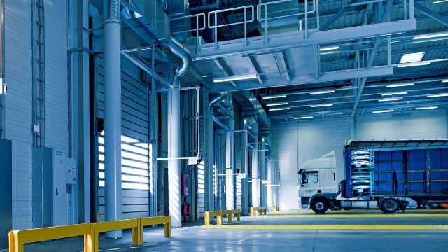 出庫頻度を考慮し、高頻度品は出口の近くに、同時注文されやすい商品は近くに格納